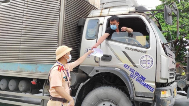 Ưu tiên tiêm vaccine cho 400 nghìn lái xe vận tải hàng hoá