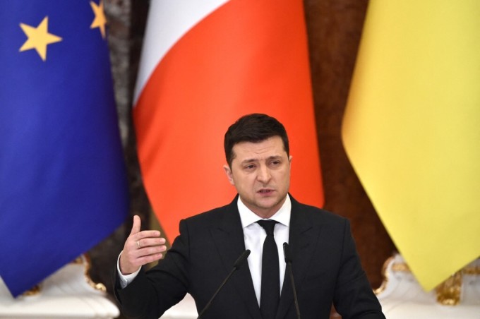 Tổng thống Ukraine Volodymyr Zelensky tại cuộc họp báo chung với Tổn thống Pháp Emmanuel Macron tại Kiev hôm 8/2. Ảnh: AFP.