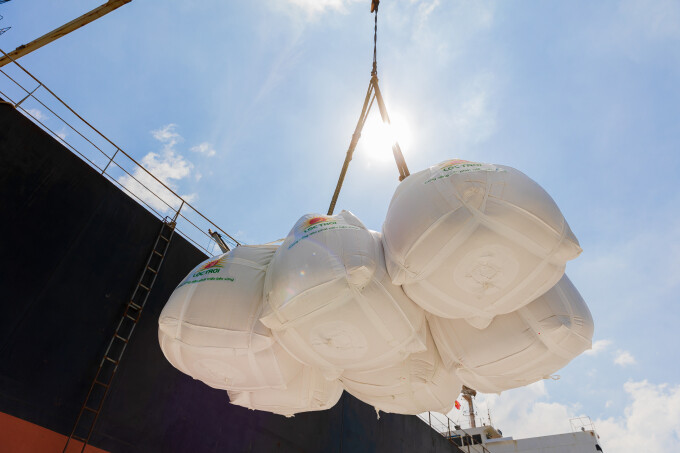 Lô gạo xuất khẩu hơn 4.000 tấn cho thị trường Châu Âu của Tập đoàn Lộc Trời. Ảnh: LT.