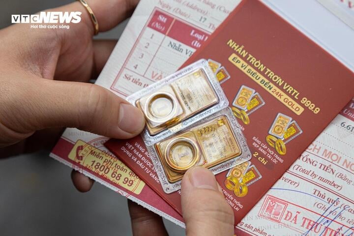 Giá vàng ngừng tăng, nên bán cắt lỗ hay mua đón sóng?- Ảnh 2.