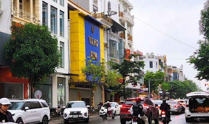 Nhiều tiệm vàng nổi tiếng ở Thanh Hóa đồng loạt đóng cửa - Ảnh 3.