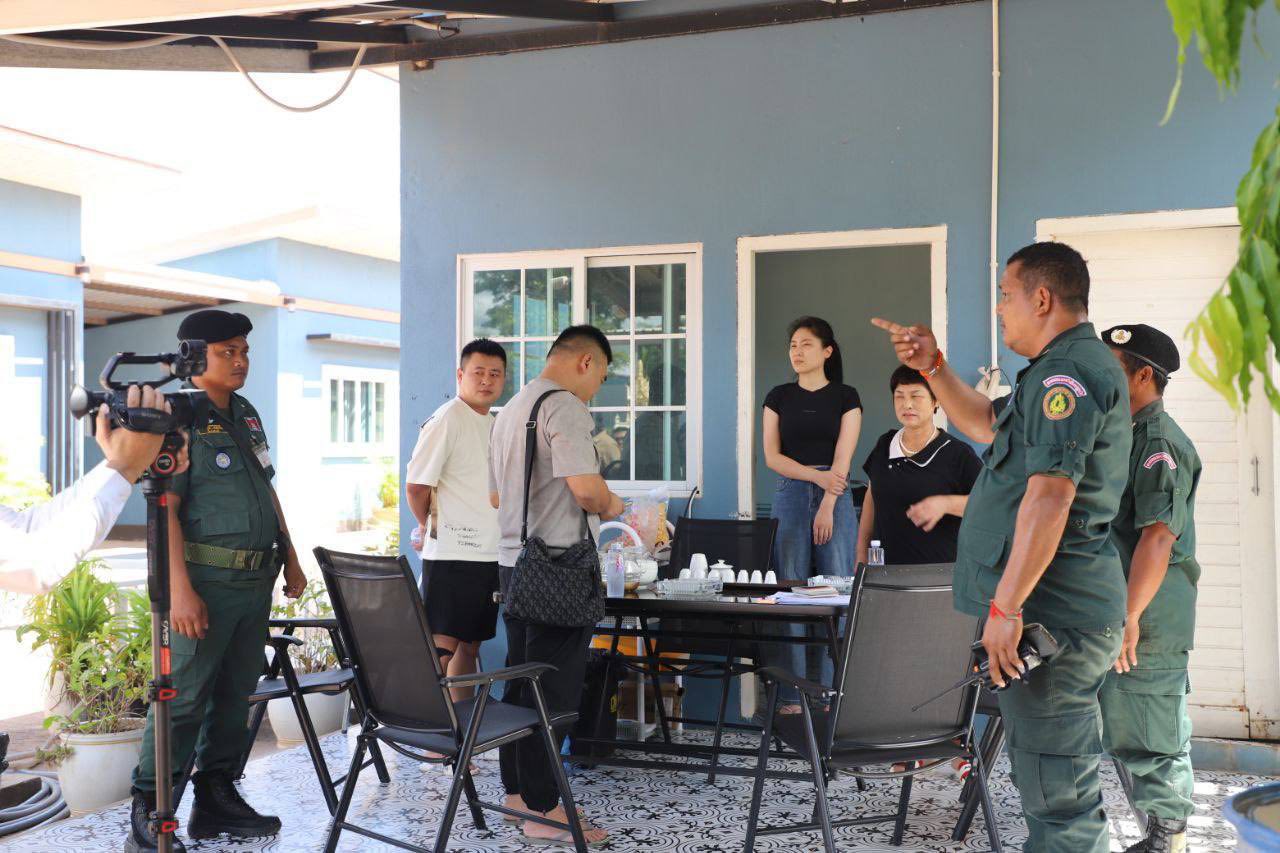 Campuchia trấn áp quy mô lớn, bắt hơn 2.270 nghi phạm lừa đảo trực tuyến- Ảnh 1.