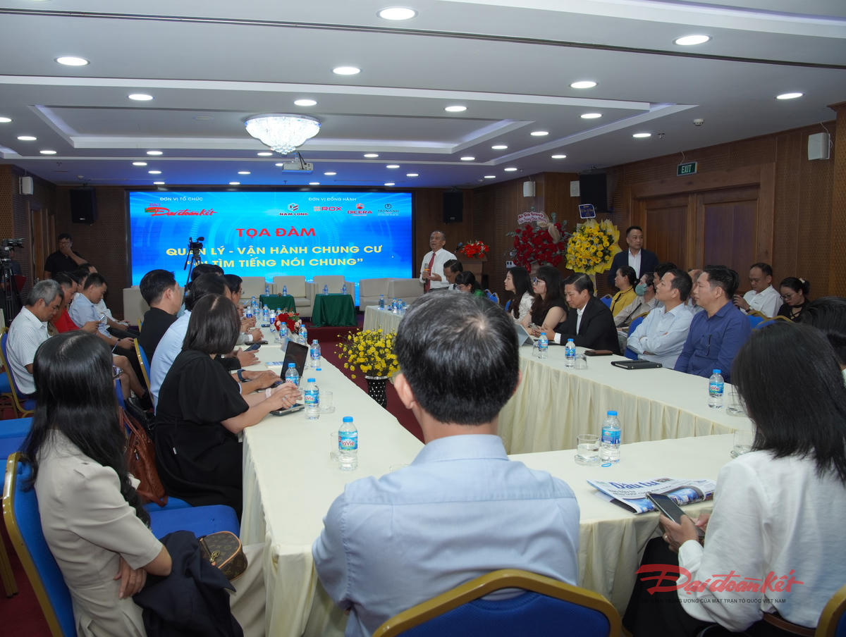 Quang cảnh buổi tọa đàm.