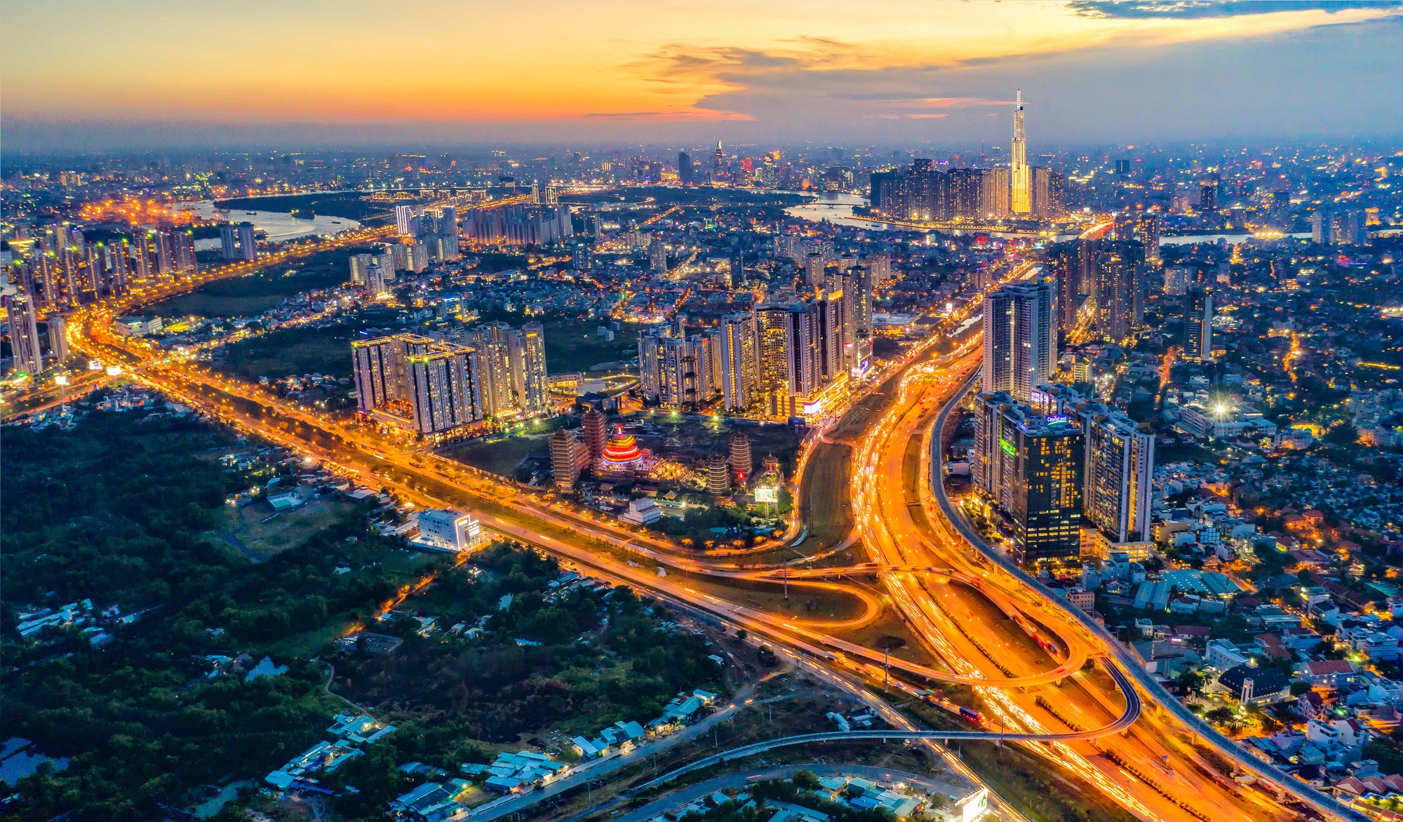 TP Hồ Chí Minh quyết tâm tăng trưởng kinh tế 10,3% trong những tháng cuối năm- Ảnh 3.