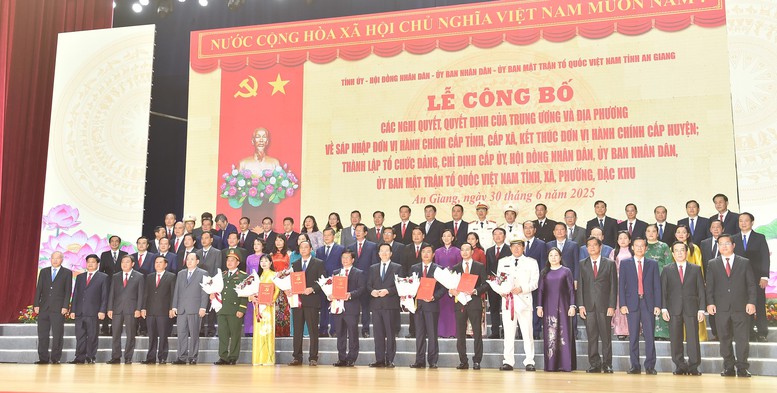 Phó Thủ tướng Mai Văn Chính: Tỉnh An Giang nhanh chóng bắt nhịp công việc, chung sức, đồng lòng hoàn thành xuất sắc nhiệm vụ được giao- Ảnh 3.