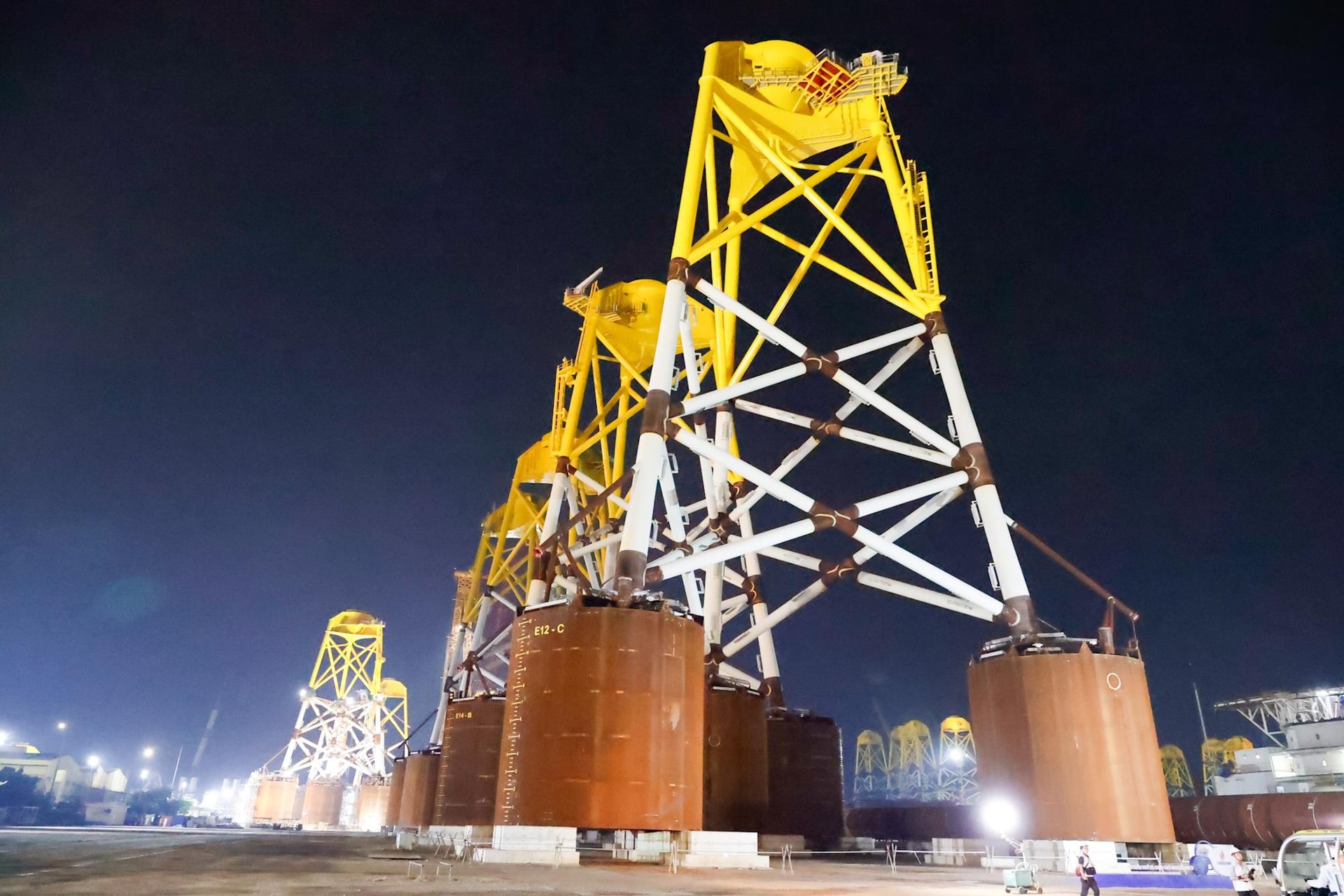 Bộ Công Thương muốn nâng tỷ lệ bao tiêu đầu ra điện gió ngoài khơi từ 80% lên 90%, VinEnergo muốn 100%- Ảnh 1. Bộ Công Thương muốn nâng tỷ lệ bao tiêu đầu ra điện gió ngoài khơi từ 80% lên 90%, VinEnergo muốn 100%- Ảnh 1.