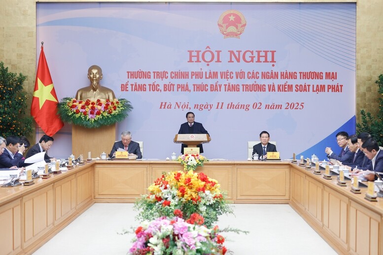 Thủ tướng: Các ngân hàng cần hy sinh một phần lợi nhuận để giảm lãi suất cho vay, hỗ trợ nền kinh tế, người dân, doanh nghiệp- Ảnh 3. Thủ tướng: Các ngân hàng cần hy sinh một phần lợi nhuận để giảm lãi suất cho vay, hỗ trợ nền kinh tế, người dân, doanh nghiệp- Ảnh 3.
