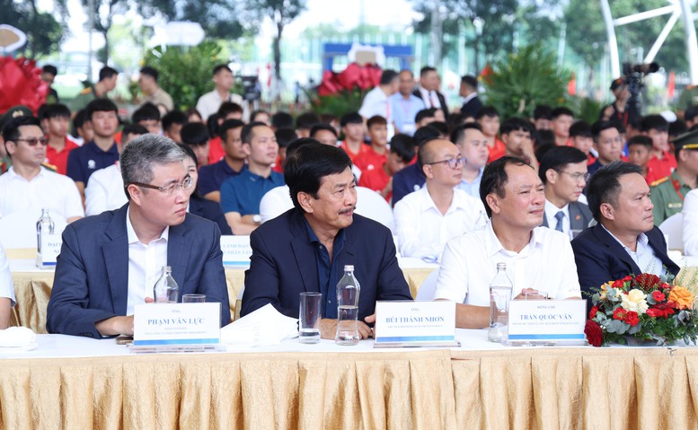 Tổng Bí thư Tô Lâm dự lễ khởi công xây dựng sân vận động tiên tiến hàng đầu thế giới- Ảnh 4. Tổng Bí thư Tô Lâm dự lễ khởi công xây dựng sân vận động tiên tiến hàng đầu thế giới- Ảnh 4.