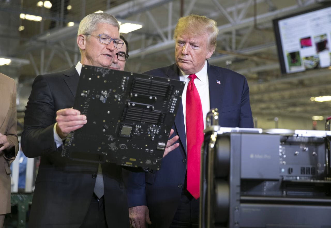 13 năm rực rỡ của Tim Cook: 2 lần giúp Apple thoát 'bão thuế', gom được núi tiền mặt cao như đỉnh Everest, đưa vốn hóa công ty cán mốc 3.000 tỷ USD- Ảnh 1.