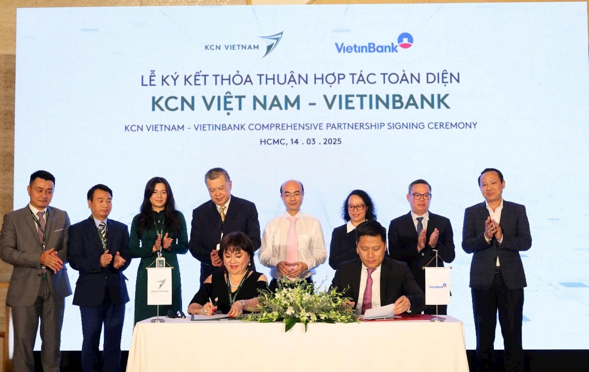 Gia đình nữ đại gia tàu biển chi 4.000 tỷ mua 1 cổ phiếu ngân hàng, bỏ xa danh mục đầu tư của nhiều CTCK: Tiếp tục tăng tỷ lệ sở hữu- Ảnh 4.