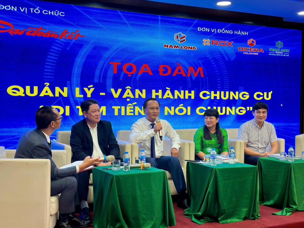 Quang cảnh phiên thảo luận tại buổi tọa đàm.