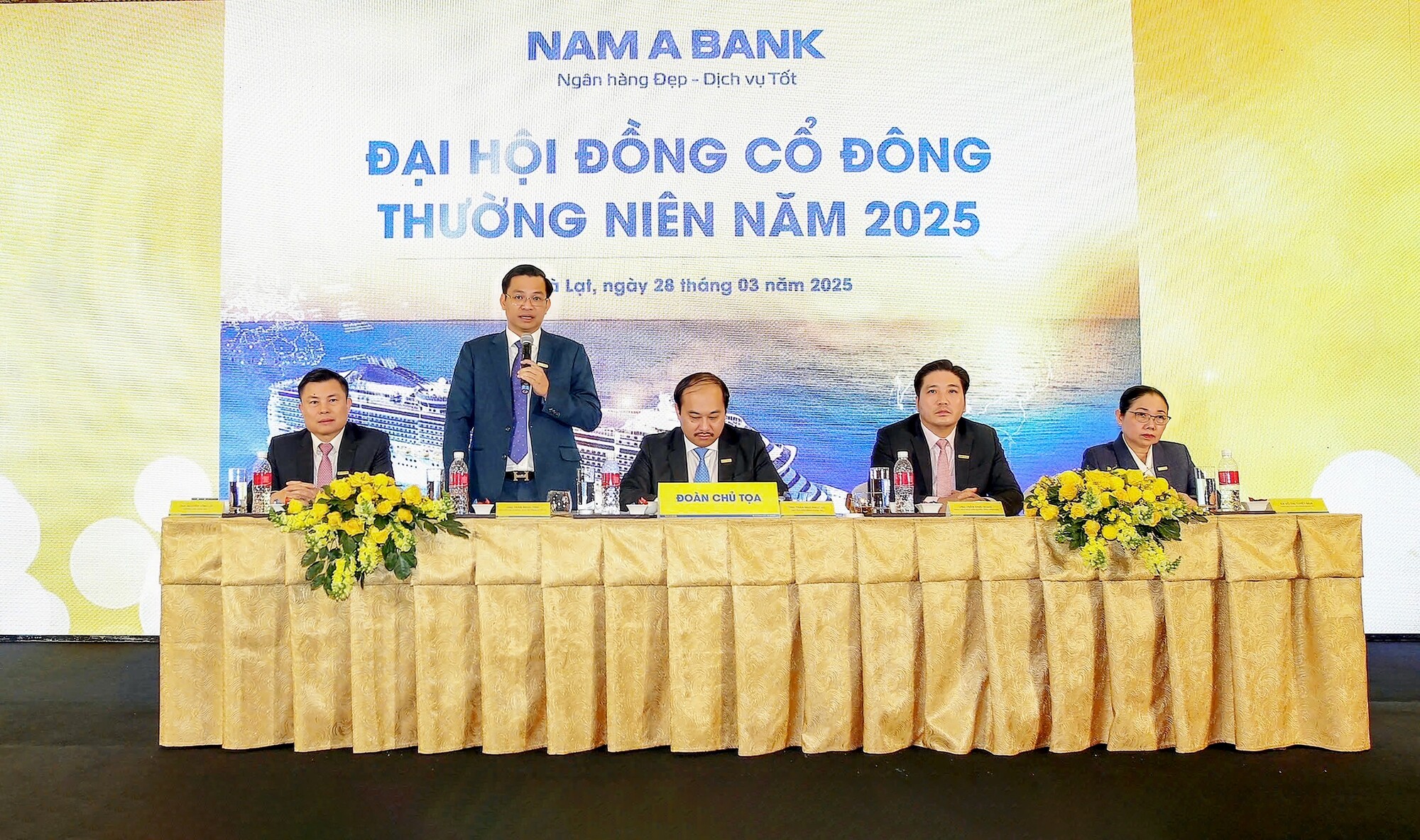 Nam A Bank đặt mục tiêu lợi nhuận 5.000 tỷ đồng, chia cổ tức 25% và tăng vốn điều lệ lên trên 18.000 tỷ đồng trong năm nay- Ảnh 2.