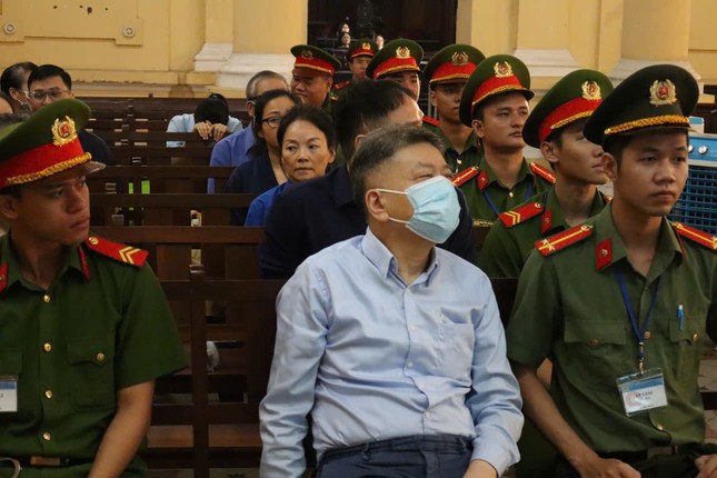 Viện Kiểm sát đề nghị giảm án cho bà Trương Mỹ Lan và 3 người thân- Ảnh 4.