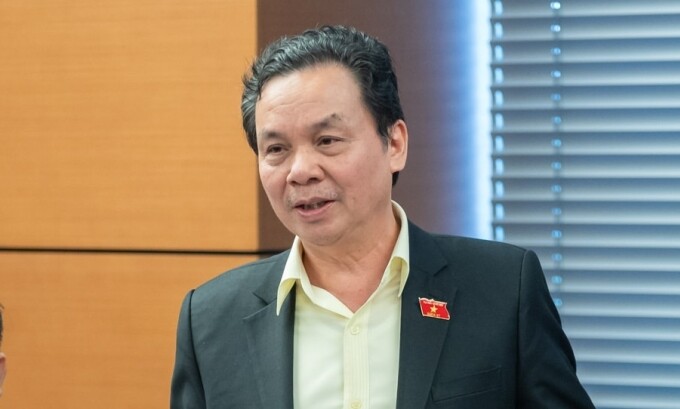 Giáo sư Hoàng Văn Cường phát biểu tại thảo luận tổ ngày 5/11. Ảnh: Đại biểu Nhân dân