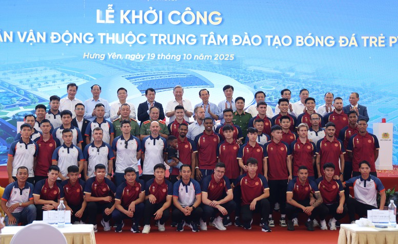 Tổng Bí thư Tô Lâm dự lễ khởi công xây dựng sân vận động tiên tiến hàng đầu thế giới- Ảnh 11. Tổng Bí thư Tô Lâm dự lễ khởi công xây dựng sân vận động tiên tiến hàng đầu thế giới- Ảnh 11.