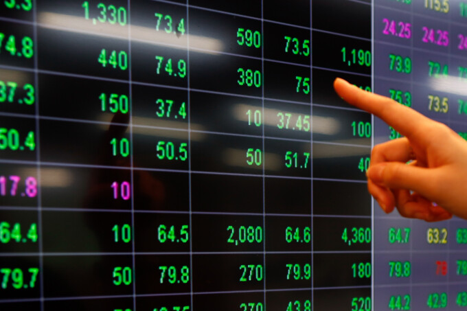 Giao dịch chứng khoán tại công ty cổ phần chứng khoán Rồng Việt (quận 1, TP HCM), hồi tháng 10/2024. Ảnh: An Khương