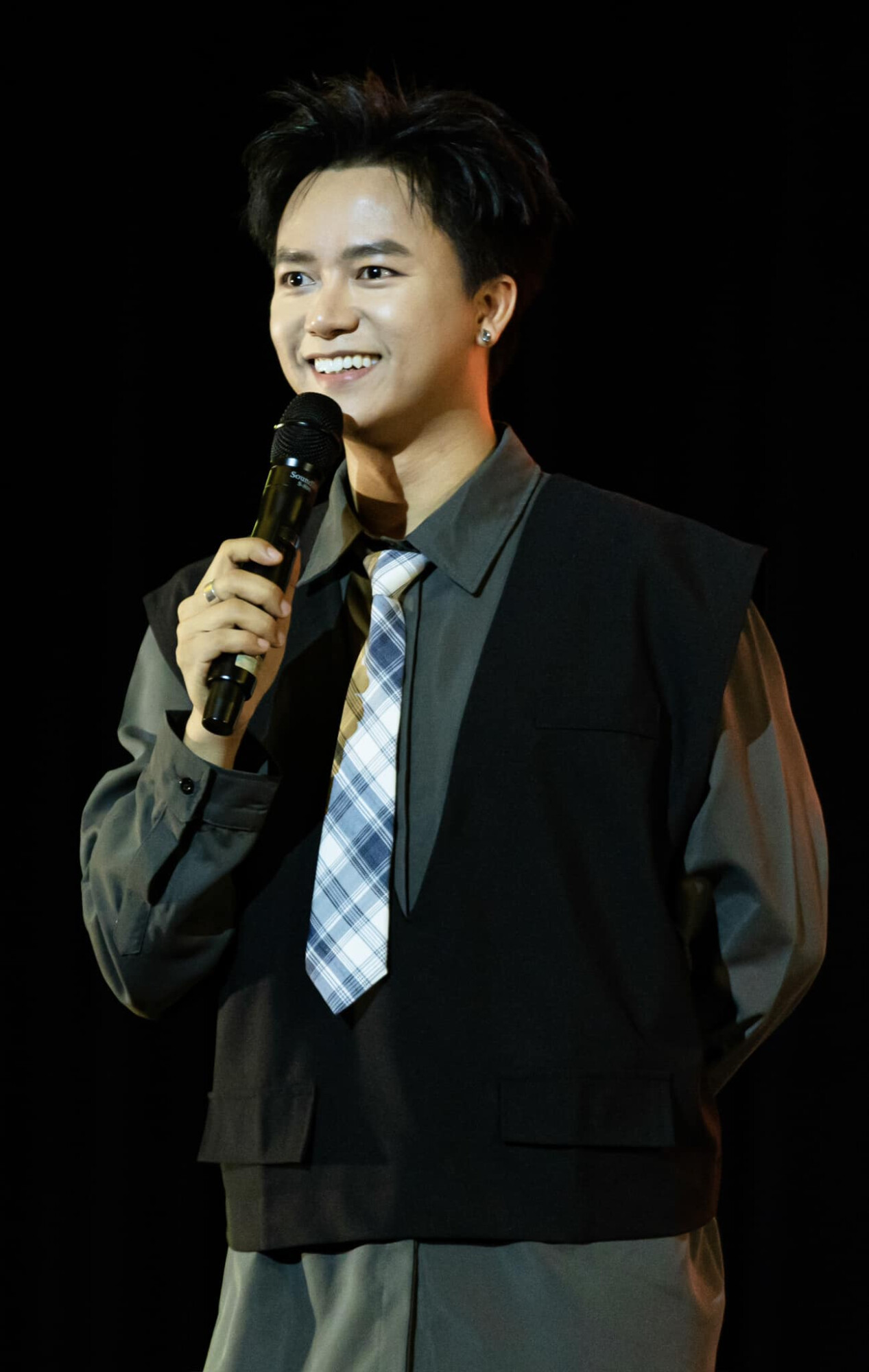 Nam ca sĩ phải bán nhà vì thua lỗ chứng khoán: Từng rơi vào trầm cảm, cát xê tăng vọt sau show Anh Trai- Ảnh 5.