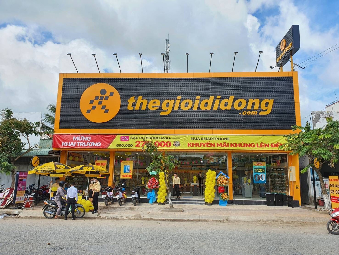 Động thái gây chú ý của vợ chồng chủ tịch một doanh nghiệp- Ảnh 2. Động thái gây chú ý của vợ chồng chủ tịch một doanh nghiệp- Ảnh 2.