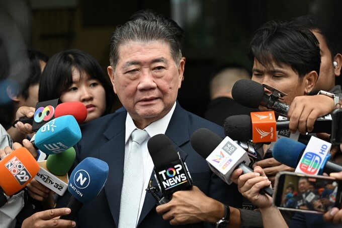 Quyền Thủ tướng Thái Lan Phumtham Wechayachai trả lời truyền thông tại Bangkok ngày 3/7. Ảnh: AFP