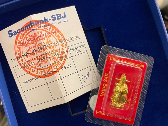 Sướng như cổ đông ngân hàng S: Miếng vàng được tặng dịp đại hội cổ đông 3 năm trước đã tăng giá lên hơn 5 triệu đồng- Ảnh 1. Sướng như cổ đông ngân hàng S: Miếng vàng được tặng dịp đại hội cổ đông 3 năm trước đã tăng giá lên hơn 5 triệu đồng- Ảnh 1.