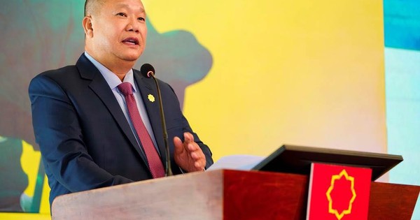 Tuyên bố lãi ngân hàng 6,5%/năm thì Hoa Sen không vay, xuống 6,2% mới vay, "Xưa các anh ăn tôi thì nay tôi ăn lại"