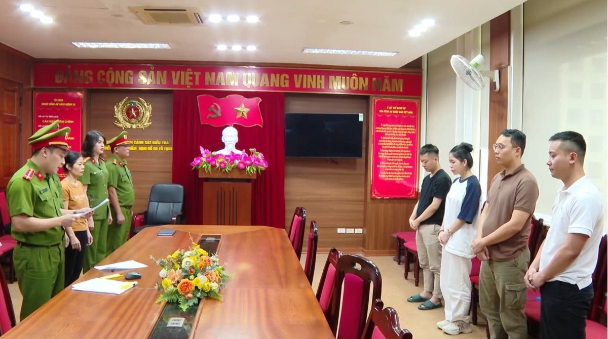 Bán kẹo Kera sau chưa đầy 3 tháng, Hằng Du Mục và Quang Linh Vlogs kiếm hơn 20 tỷ đồng?- Ảnh 1.