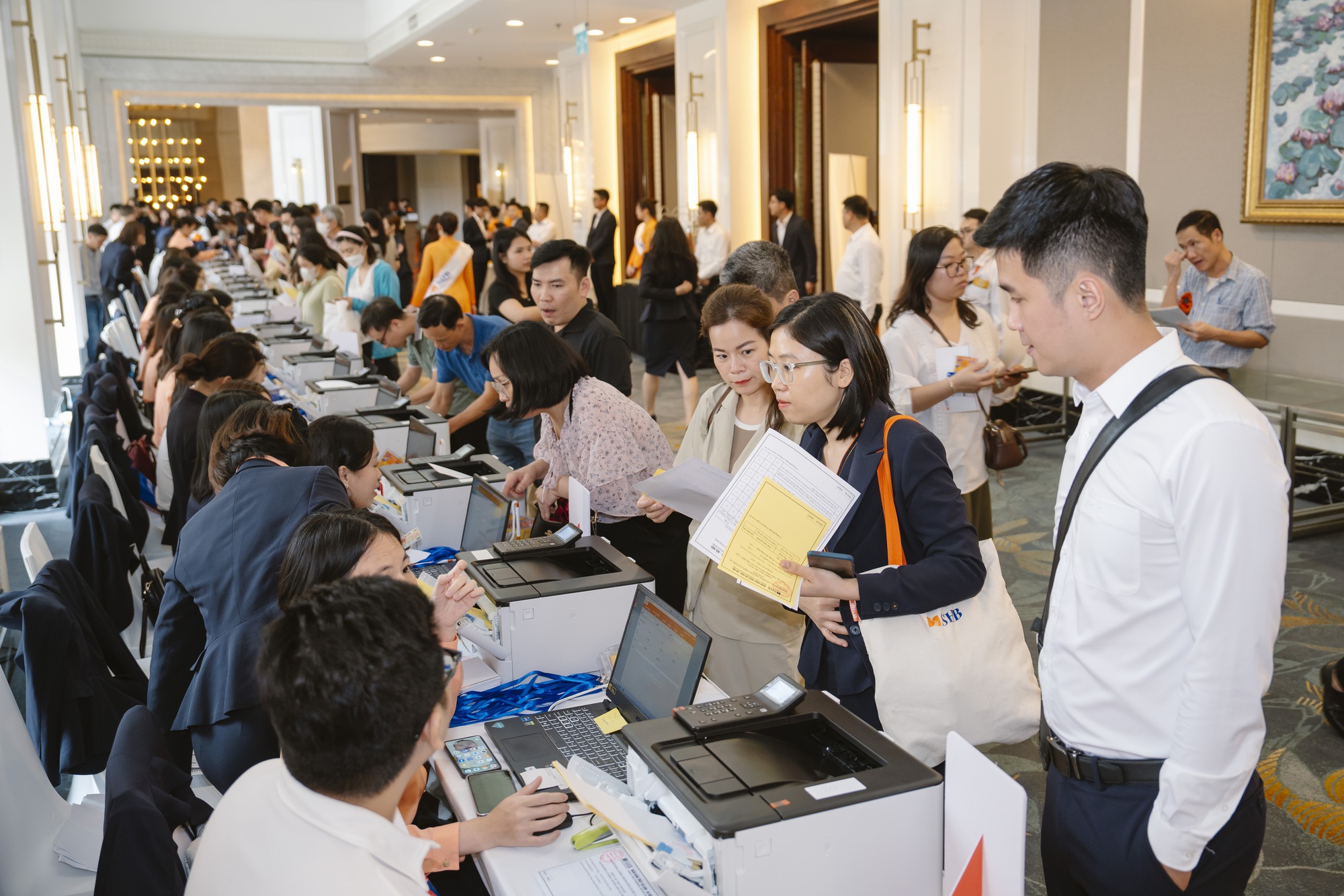 ĐHĐCĐ SHB: Ông Đỗ Quang Hiển khẳng định giá trị thực của SHB cao hơn rất nhiều so với giá trên sàn chứng khoán- Ảnh 3.