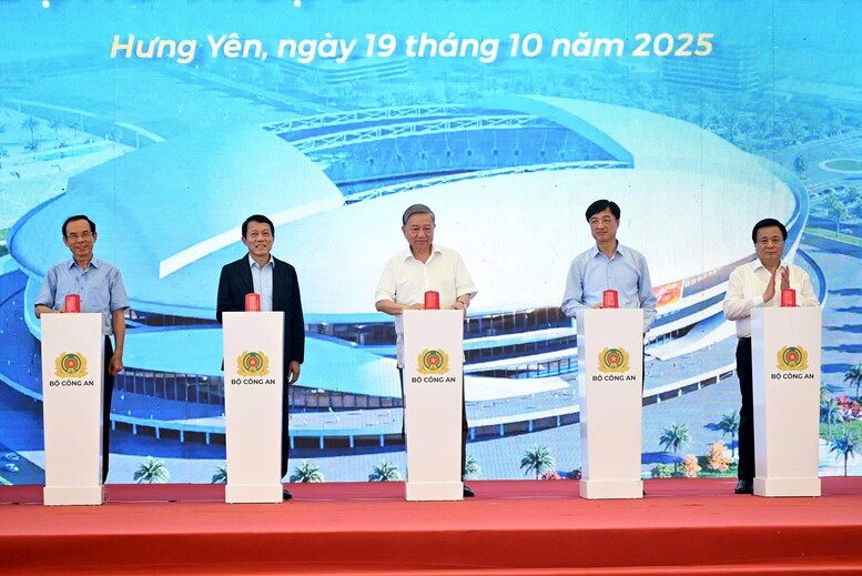 Tổng Bí thư Tô Lâm dự lễ khởi công xây dựng sân vận động tiên tiến hàng đầu thế giới- Ảnh 10. Tổng Bí thư Tô Lâm dự lễ khởi công xây dựng sân vận động tiên tiến hàng đầu thế giới- Ảnh 10.