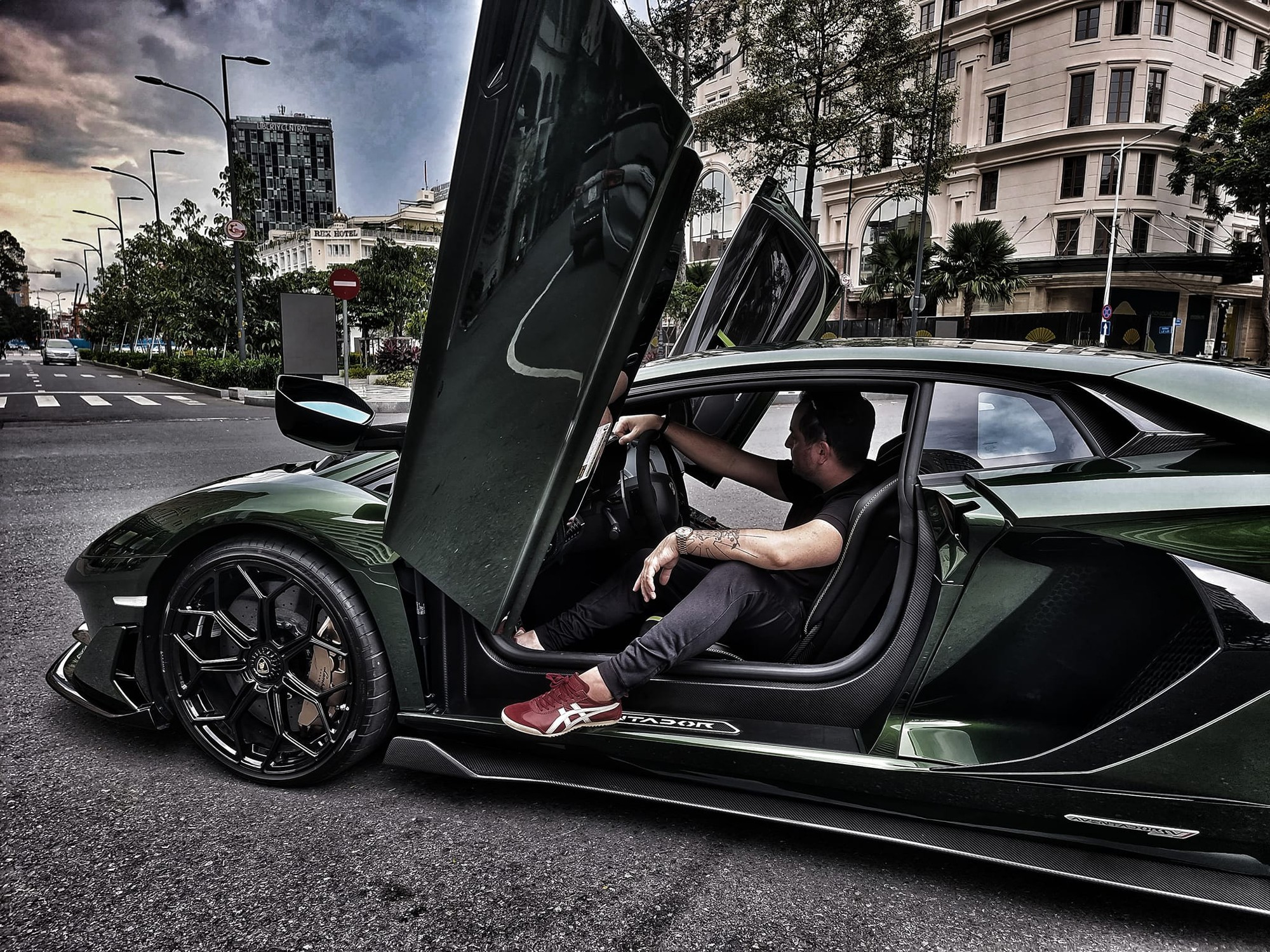 Việt Nam có 1 chủ tịch rất lạ: Xuất thân trẻ mồ côi, sáng lập chuỗi nhà thuốc lớn sau lần ngộ độc thuốc giả- Ảnh 4.