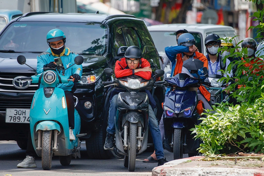 TP. HCM: Từ năm 2029, dự kiến CẤM HOÀN TOÀN xe máy xăng trong hoạt động giao hàng và xe ôm công nghệ- Ảnh 1.