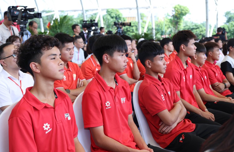 Tổng Bí thư Tô Lâm dự lễ khởi công xây dựng sân vận động tiên tiến hàng đầu thế giới- Ảnh 6. Tổng Bí thư Tô Lâm dự lễ khởi công xây dựng sân vận động tiên tiến hàng đầu thế giới- Ảnh 6.