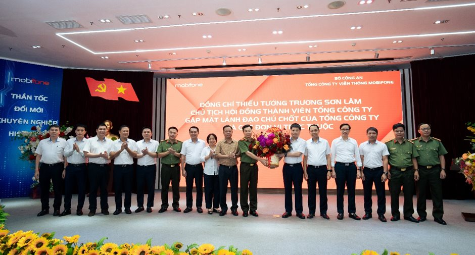 Thiếu tướng Trương Sơn Lâm chính thức nhận nhiệm vụ Chủ tịch Hội đồng thành viên Tổng công ty Viễn thông MobiFone- Ảnh 2. Thiếu tướng Trương Sơn Lâm chính thức nhận nhiệm vụ Chủ tịch Hội đồng thành viên Tổng công ty Viễn thông MobiFone- Ảnh 2.