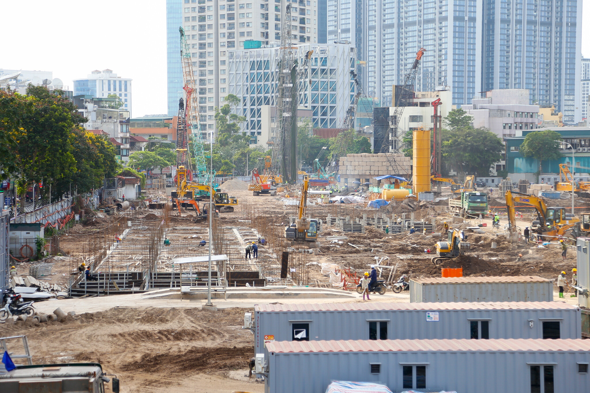 Toàn cảnh công trường dự án 17.000 tỷ của Vinhomes: Nằm cách hồ Gươm chỉ 4 km, ôm trọn hồ rộng 6 ha- Ảnh 8. Toàn cảnh công trường dự án 17.000 tỷ của Vinhomes: Nằm cách hồ Gươm chỉ 4 km, ôm trọn hồ rộng 6 ha- Ảnh 8.