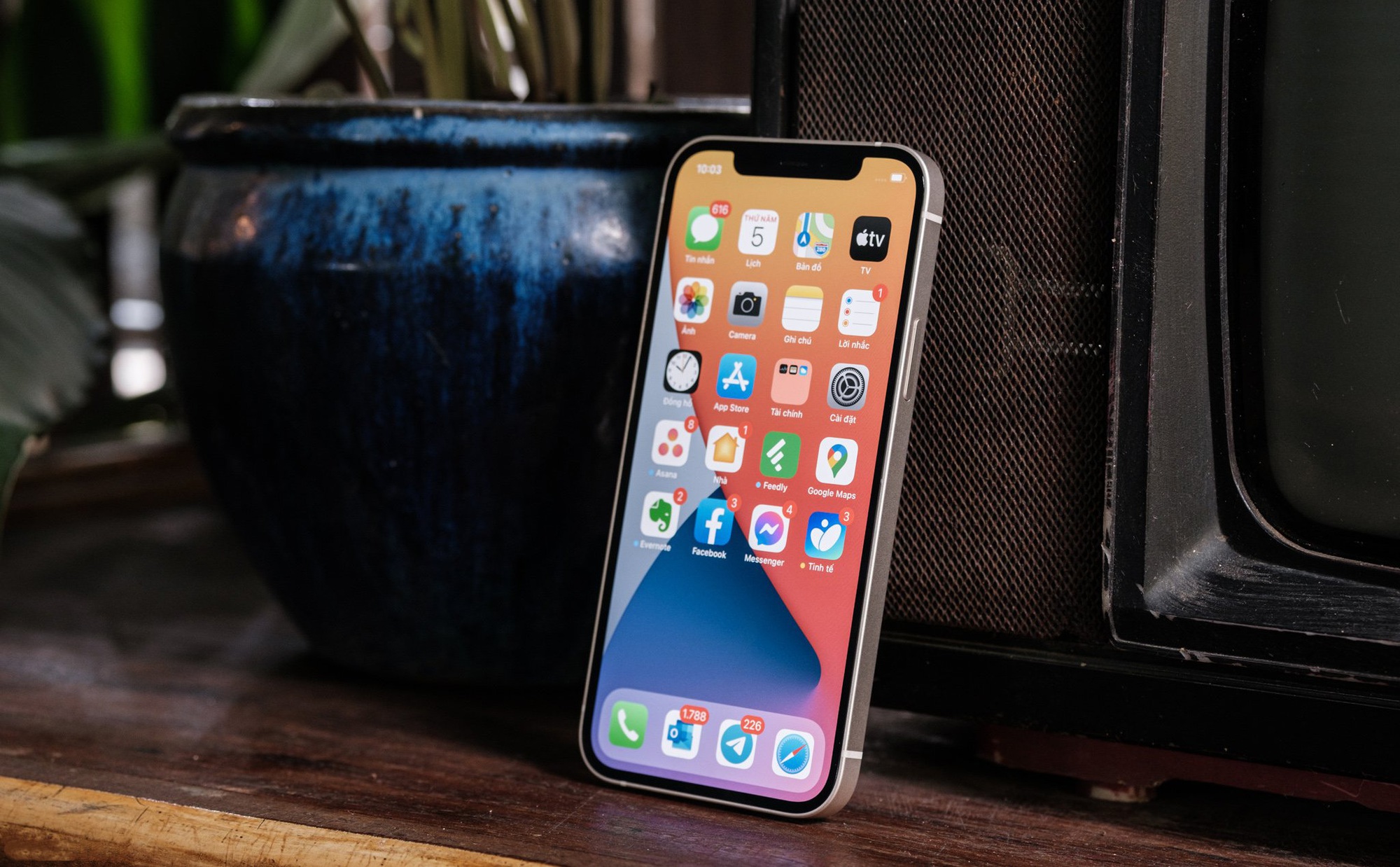 Giá iPhone đồng loạt lao dốc khủng: Có mẫu bay 40% dù mới ra mắt, đập hộp thấp nhất từ 8 triệu đồng - rẻ chưa từng có trong lịch sử- Ảnh 2.