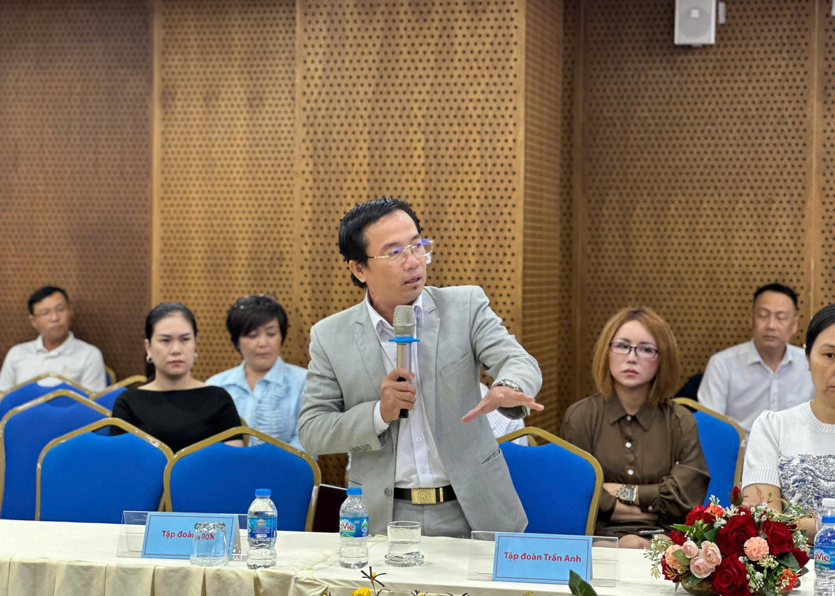 Ông Nguyễn Phạm Hữu Hậu - Phó Tổng giám đốc Tập đoàn Trần Anh phát biểu.