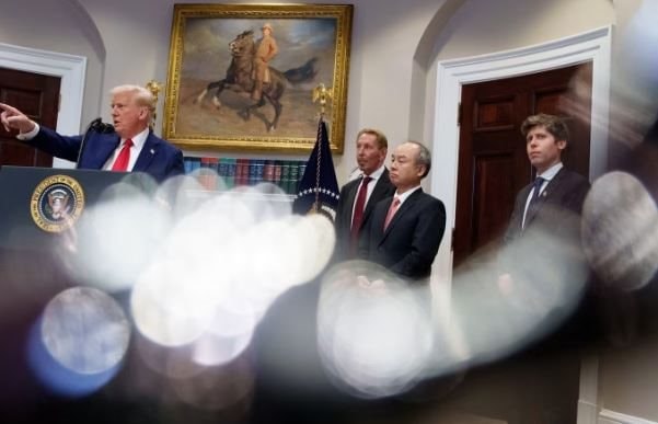 Canh bạc 500 tỷ USD của nước Mỹ sắp hóa bong bóng AI: Chưa hoàn tất bất kỳ thỏa thuận nào suốt 6 tháng, nguy cơ hàng triệu USD ‘đổ sông đổ biển’- Ảnh 1. Canh bạc 500 tỷ USD của nước Mỹ sắp hóa bong bóng AI: Chưa hoàn tất bất kỳ thỏa thuận nào suốt 6 tháng, nguy cơ hàng triệu USD ‘đổ sông đổ biển’- Ảnh 1.