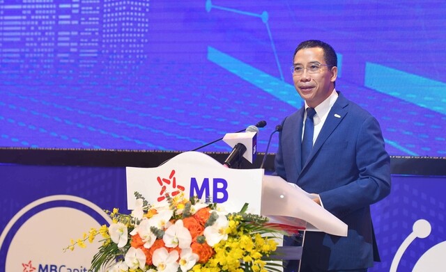 Một ngân hàng vừa tặng 500.000 đồng cho cổ đông đi họp, hứa chia cổ tức 20%- Ảnh 1. Một ngân hàng vừa tặng 500.000 đồng cho cổ đông đi họp, hứa chia cổ tức 20%- Ảnh 1.