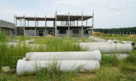 Hệ luỵ có tiền không tiêu được