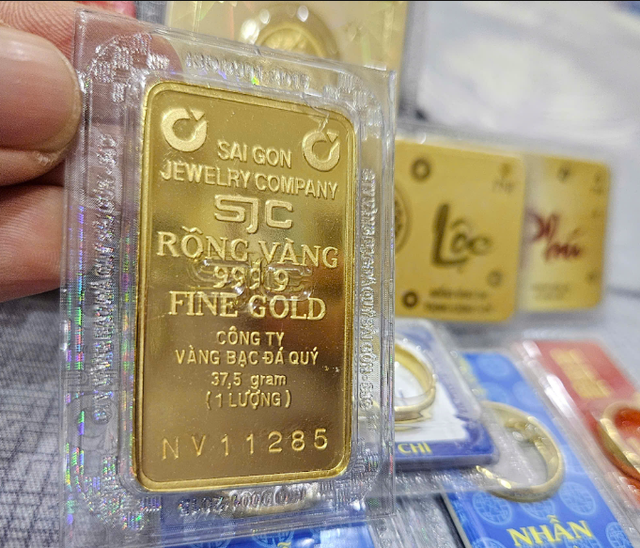 Giá vàng hôm nay 7-4: Vừa mở cửa đã rớt thẳng đứng- Ảnh 1.