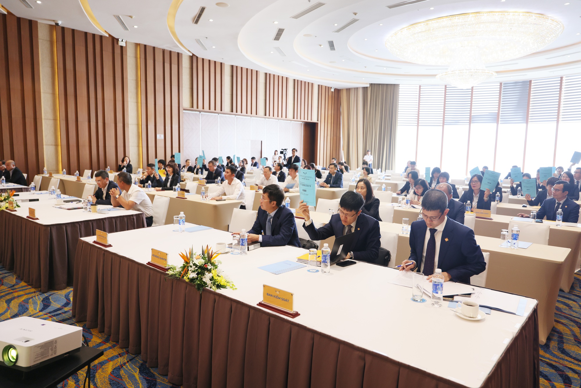 ĐHĐCĐ PVcomBank: Năm 2024 hoàn thành vượt các chỉ tiêu kinh doanh, mục tiêu 2025 chuyển đổi số mạnh mẽ - Ảnh 3.