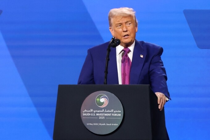 Tổng thống Mỹ Donald Trump phát biểu tại Riyadh, Arab Saudi, ngày 13/5. Ảnh: AFP