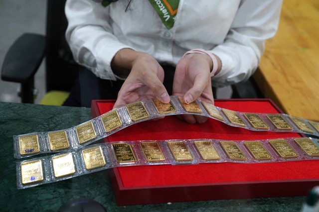 Ngân hàng muốn được thuê gia công sản xuất vàng miếng - Ảnh 1. Ngân hàng muốn được thuê gia công sản xuất vàng miếng - Ảnh 1.