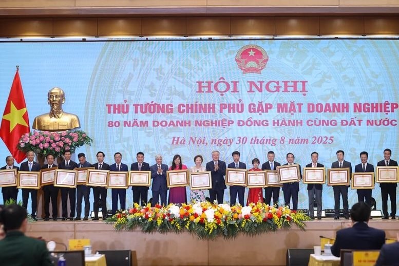 Sun Group nhận phần thưởng từ Thủ tướng, muốn đồng hành trong lĩnh vực sẽ góp 10% GDP cho Việt Nam- Ảnh 2.