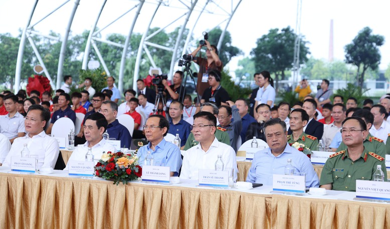 Tổng Bí thư Tô Lâm dự lễ khởi công xây dựng sân vận động tiên tiến hàng đầu thế giới- Ảnh 3. Tổng Bí thư Tô Lâm dự lễ khởi công xây dựng sân vận động tiên tiến hàng đầu thế giới- Ảnh 3.