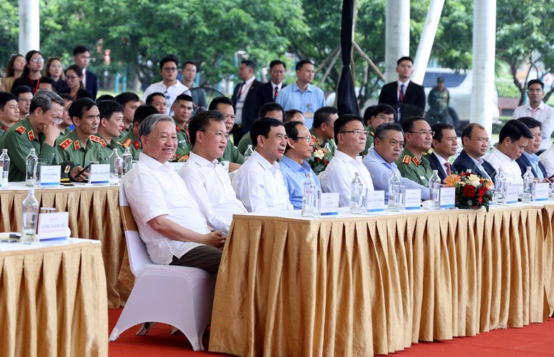 Tổng Bí thư Tô Lâm dự lễ khởi công xây dựng sân vận động tiên tiến hàng đầu thế giới- Ảnh 2. Tổng Bí thư Tô Lâm dự lễ khởi công xây dựng sân vận động tiên tiến hàng đầu thế giới- Ảnh 2.