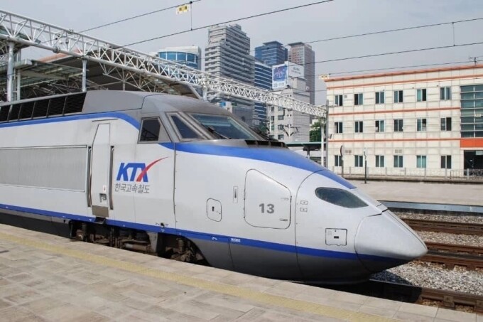 Tàu cao tốc KTX ở Hàn Quốc. Ảnh: The High Speed Rail