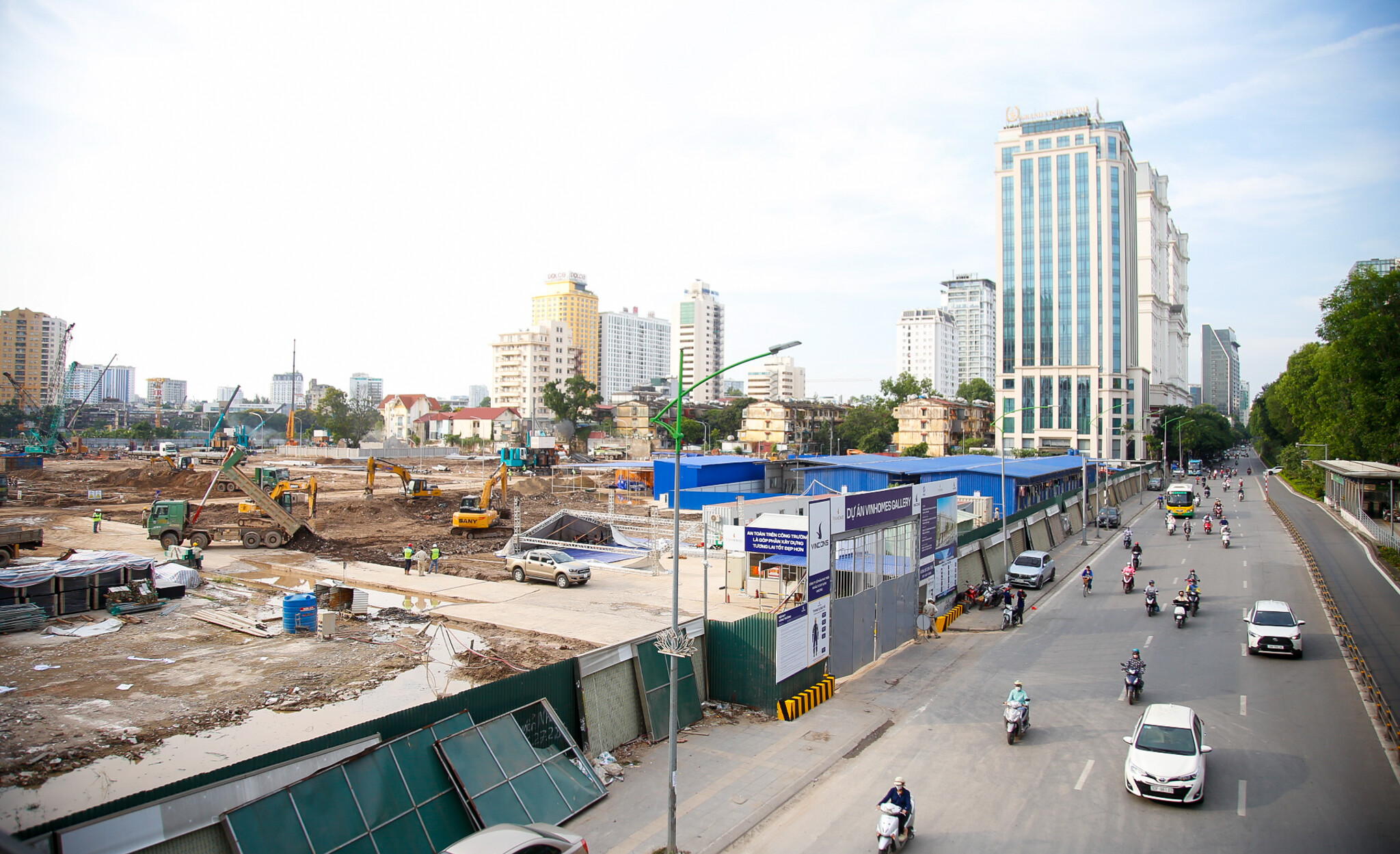 Toàn cảnh công trường dự án 17.000 tỷ của Vinhomes: Nằm cách hồ Gươm chỉ 4 km, ôm trọn hồ rộng 6 ha- Ảnh 10. Toàn cảnh công trường dự án 17.000 tỷ của Vinhomes: Nằm cách hồ Gươm chỉ 4 km, ôm trọn hồ rộng 6 ha- Ảnh 10.