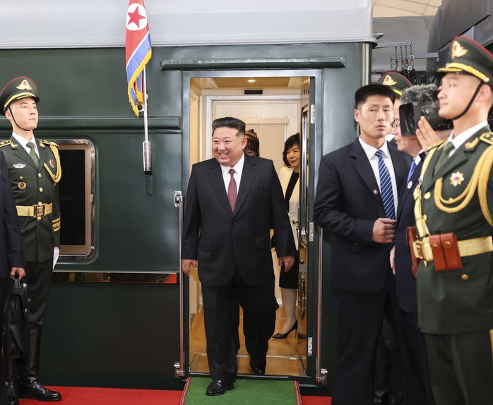 Ông Kim Jong-un tới Bắc Kinh, có khả năng đi cùng con gái Kim Ju-ae- Ảnh 1. Ông Kim Jong-un tới Bắc Kinh, có khả năng đi cùng con gái Kim Ju-ae- Ảnh 1.