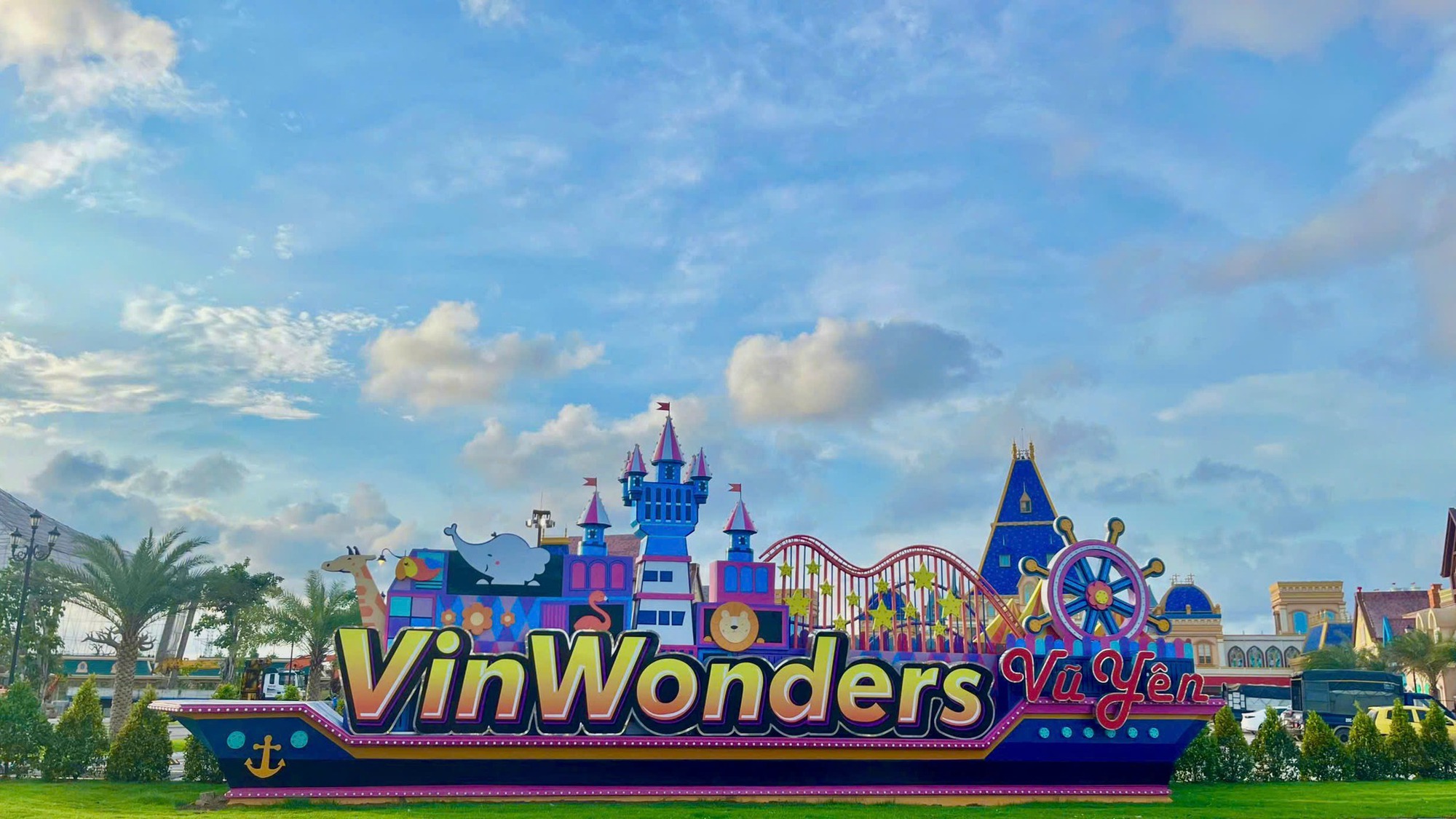 Nóng: Vingroup sẽ khai trương công viên nước hiện đại nhất Bắc Bộ ngay ngày mai, có đường trượt dài 738m, giá vé từ 200.000 đồng- Ảnh 1.