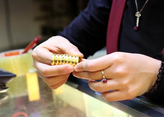 Giá vàng lao dốc không phanh, thổi bay gần 2 triệu đồng/lượng- Ảnh 1. Giá vàng lao dốc không phanh, thổi bay gần 2 triệu đồng/lượng- Ảnh 1.